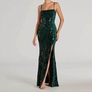 WINSOR green velvet beaded gown - Size XS